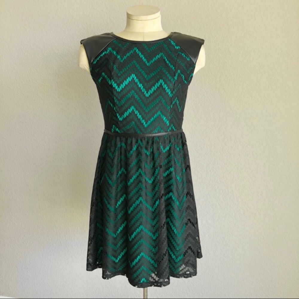 NWOT Speechless black lace/teal lining dress